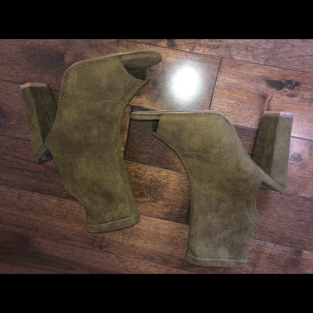 SOLD!! Faux suede green open toe booties - Picture 10 of 11